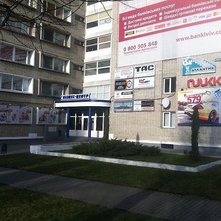 Molodizhniy Hostel Lviv Exterior photo