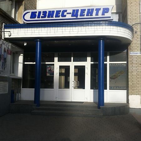 Molodizhniy Hostel Lviv Exterior photo